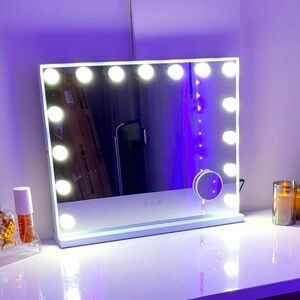 Hollywood miroir blanc. 3 couleurs de lumière et contrôle tactile.